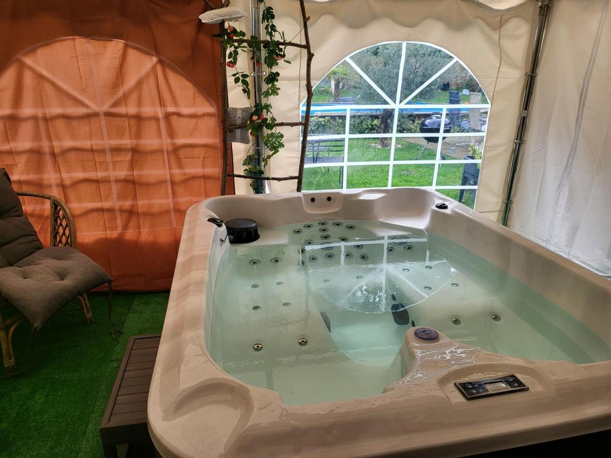 Choisy Le Jacuzzi Bed & Breakfast Екстериор снимка
