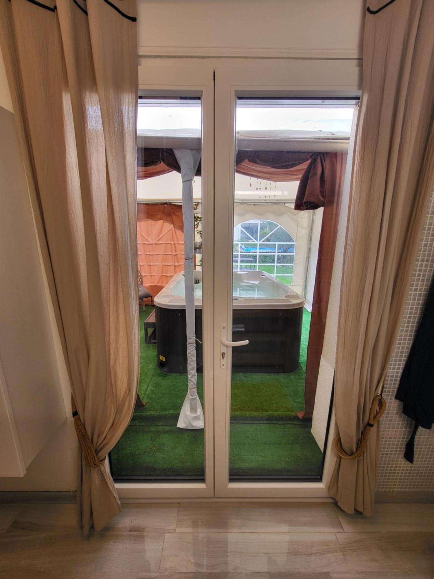 Choisy Le Jacuzzi Bed & Breakfast Екстериор снимка
